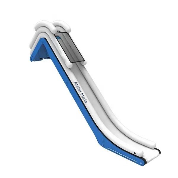 Toboggan gonflable yacht Atelier Marin - vue produit détourée blanc et bleu